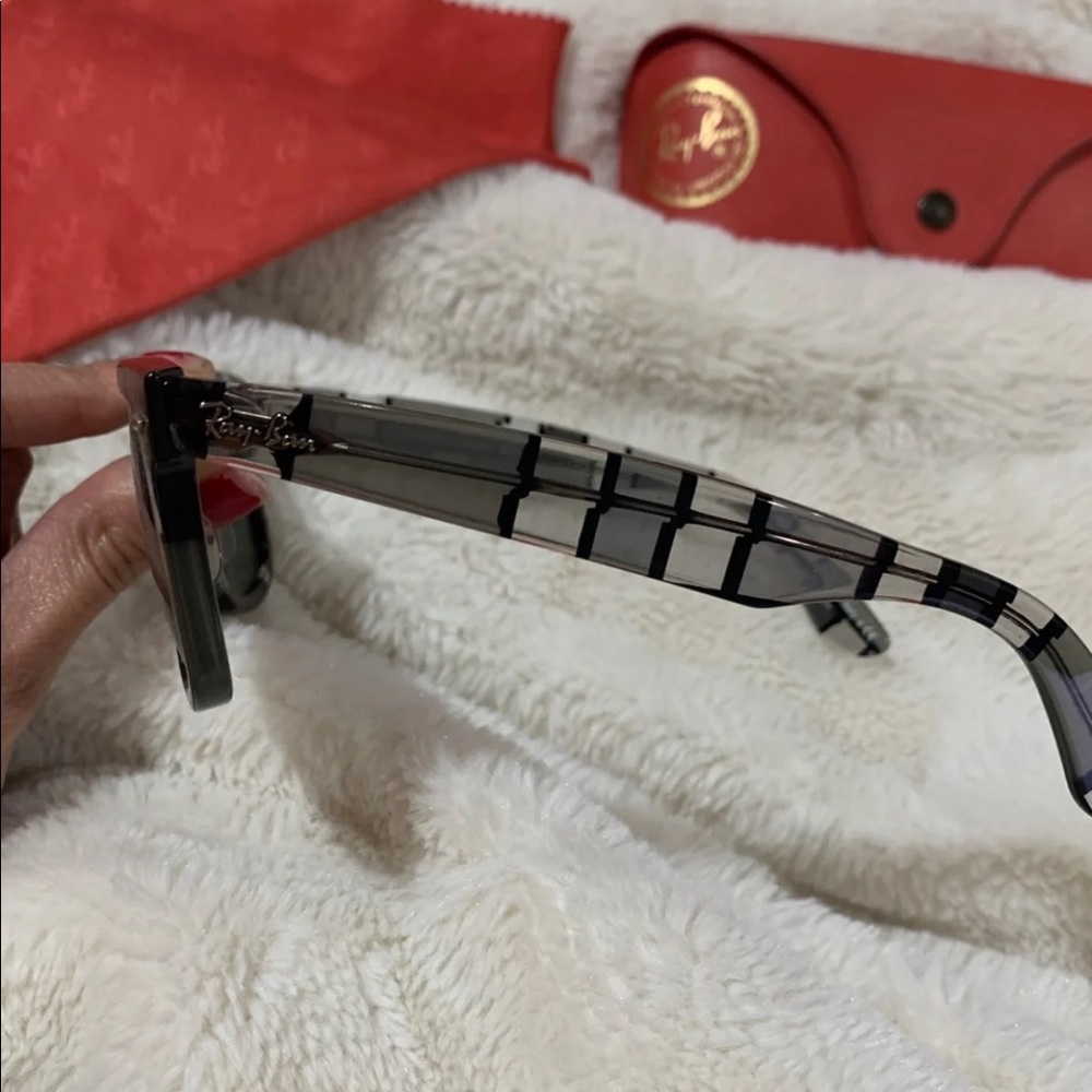 Ray-Ban Sunglasses - Picture 3 of 6